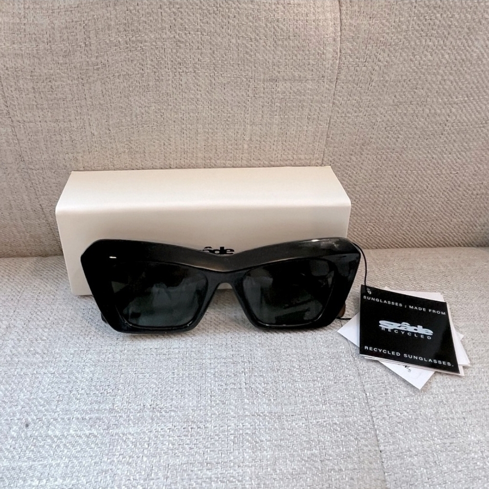 NWT Designer Chic Black Sunglasses